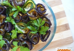 Рулетики из баклажанов и кабачков с сыром и зеленью