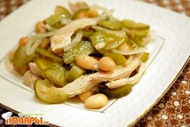 Шаг 4: Готовую фасоль, Лук, Огурцы соединить. …