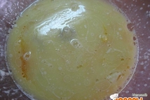 Шаг 2: Добавить соль, сахар, яйцо, растительное, …