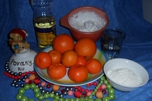 Шаг 1: Апельсины/мандарины делим на дольки. Готовим …