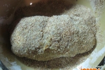 Шаг 5: Обваляем сперва в муке, затем …