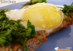 Рецепт: Стейк из свинины с яйцом