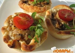 Рецепт: «Сюрприз» в картофельных корзиночках