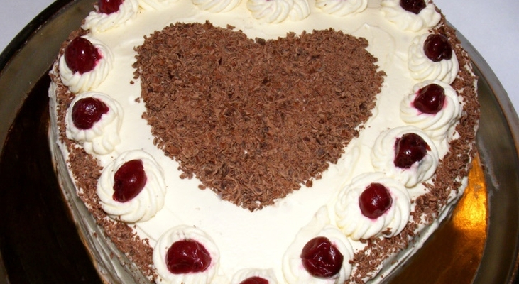 Торт-сердце «Шварцвальд» или «Черный лес»