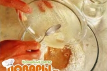 Шаг 2: Всыпьте в первую миску примерно …