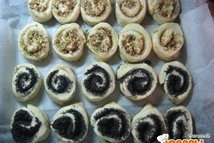 Шаг 11: Выложить на смазанный растительным маслом …