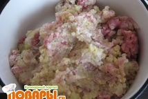 Шаг 3: Тем временем муж делает фарш …