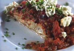 Судак, запеченный в томатном соусе  