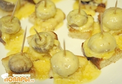 Канапе с шампиньонами