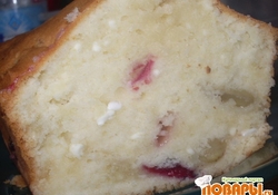 Рецепт: Кекс со сливами, виноградом и зернистым творогом