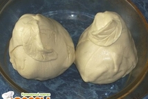 Шаг 2: Тесто раскатать в тонкий пласт …