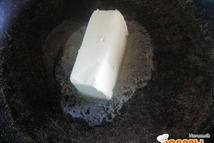 Шаг 3: Лук очистить и мелко порезать. …