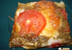 Рецепт: Пирог с моцареллой, помидорами и песто