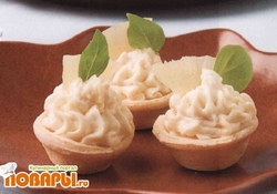 Рецепт: Закуска сырная с ананасом в тарталетках