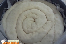 Шаг 4: В круглую форму для выпечки …