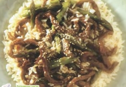 Поджарка из маринованной говядины с кунжутом