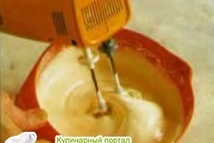 Шаг 3: Взбивайте яйца с сахаром минимум …