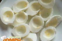 Шаг 1: Яйца сварить вкрутую, остудить резко …