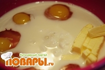 Шаг 1: В отдельной посуде смешать яйца, …