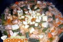 Шаг 3: Добавить порезанное яблоко.