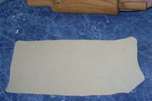 Шаг 3: Смешиваем пюре, лук, добавляем побольше …