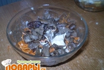 Шаг 3: следующий шар грибы, потом кукуруза