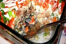 Шаг 2: В большую глубокую емкость продукты …