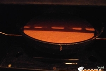 Шаг 4: Готовое тесто выливаем в форму …