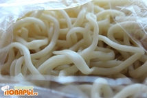 Шаг 4: Лапша для лагмана очень длинная, …