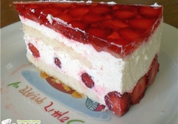 Рецепт: Торт творожно-сливочный с клубникой