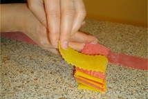 Шаг 5: Готовые стопочки накройте пленкой. Так …