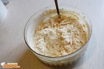 Шаг 3: Поочередно добавить 3 стакана муки, …