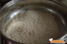 Шаг 4: В этой смеси немного обжариваем …