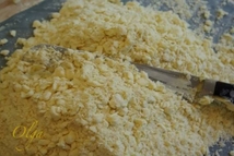 Шаг 1: Тесто рубленое Муку высыпать на …