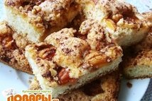 Шаг 3: Абрикосы разъединяем на 2 половинки, …