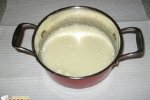 Шаг 2: Яйца взбиваем миксером с сахаром …