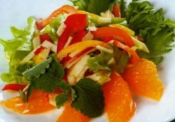 Рецепт: Салат с болгарским перцем и фруктами по-аргентински  