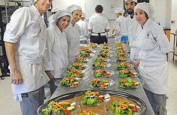 Статья: Московские кулинары провели мастер-класс для шеф-поваров Екатеринбурга