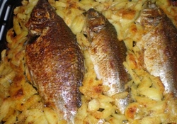 Рецепт: Запечённый карп под соусом