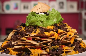 Торт в виде порции начос