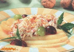 Рецепт: Грушевый салат с кремом из мягкого сыра