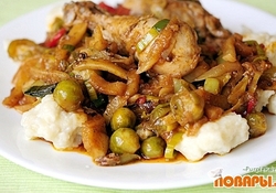 Рецепт: Куриные окорочка в томате с ёжиками