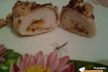 Шаг 2: На филе ставим сыр, закручиваем …