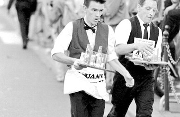 Статья: В Америке прошел забег официантов