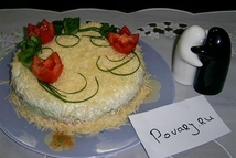 Шаг 3: Укладывать в форму слоями: яйца, …