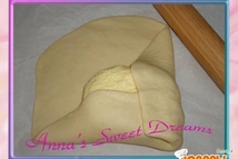 Шаг 3: Первое тесто раскатать с утолщенной …