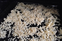 Шаг 7: затем тесто натираем на терку …