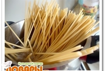 Шаг 1: Отварить макароны в подсоленой воде. …