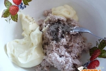 Шаг 1: Куриное филе отварить, измельчить, добавить …