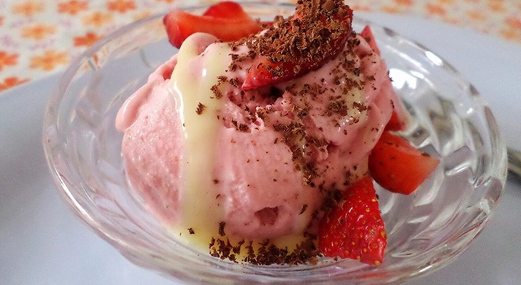 Домашнее клубничное мороженое